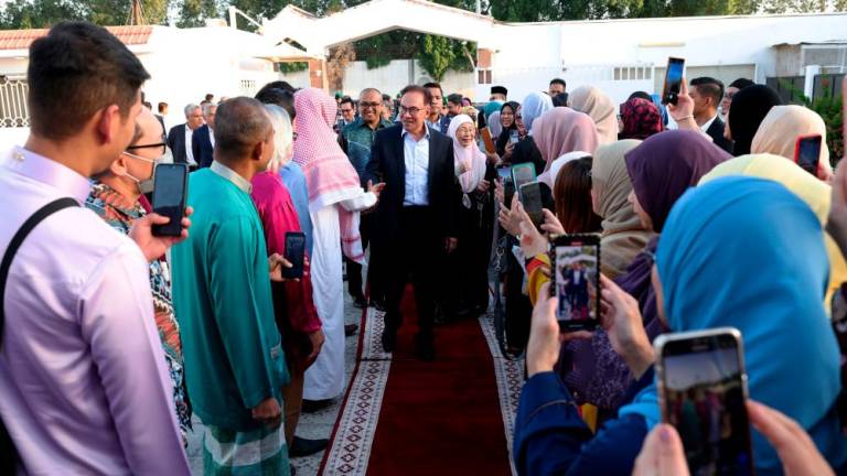 JEDDAH, 23 Mac -- Perdana Menteri Datuk Seri Anwar Ibrahim (tengah) hadir pada Majlis Berbuka Puasa dan Makan Malam bersama Diaspora Malaysia di Arab Saudi. fotoBERNAMA
