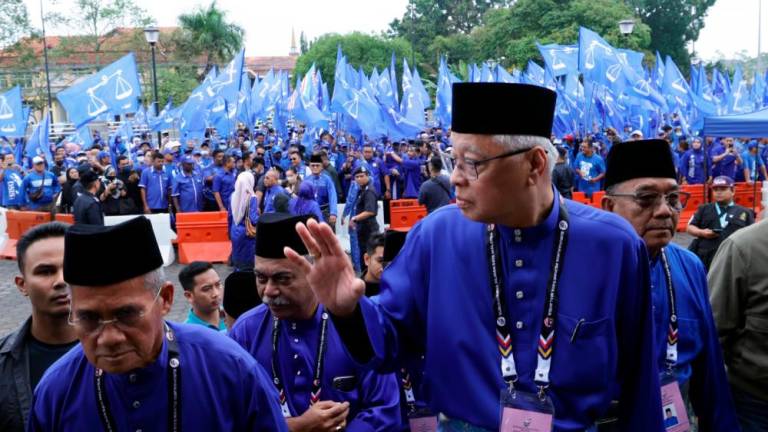 Ismail Sabri, who had been the incumbent of the seat since 2004, is challenged by Abas Awang (PH-PKR) and Datuk Asmawi Harun (PN-Bersatu)