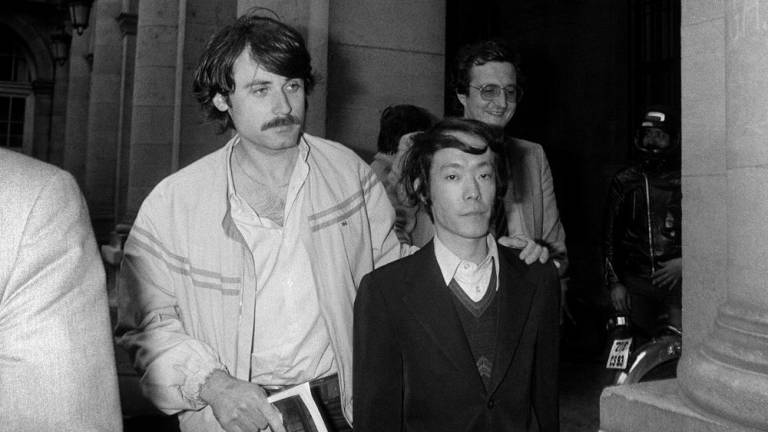 This file photo taken on June 17, 1981 shows Japanese student Issei Sagawa (R), accused of murdering Dutch student Renée Hartevelt, being escorted by French plainclothes police as he leaves the Paris Police Prefecture Headquarters after questioning/AFPPix