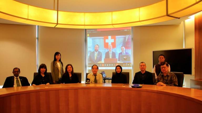 Berjaya UC team led by Prof. Wong Tai Chee (center) meeting with the IMI counterpart led by Prof. Gavin Caldwell (in screen, center) to formalise the collaboration between the two higher education institutions.