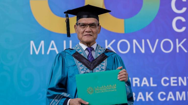 Former Menteri Besar of Pahang Tan Sri Adnan Yaakob photographed after receiving his degree in Law at Universiti Islam Antarabangsa Malaysia (UIAM) - BERNAMAPIX