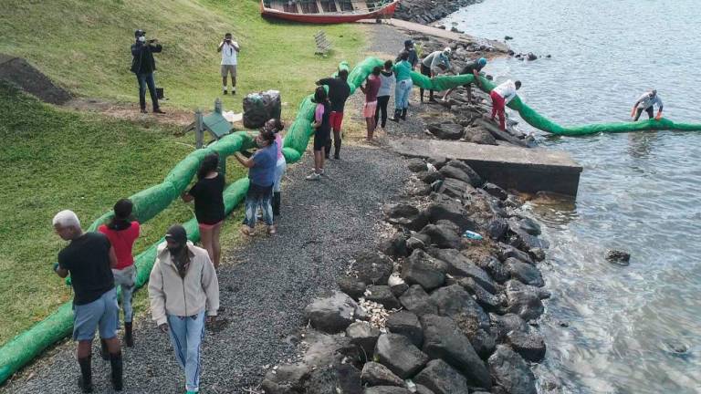Mauritius braces to halt new oil spill as tanker breaks up