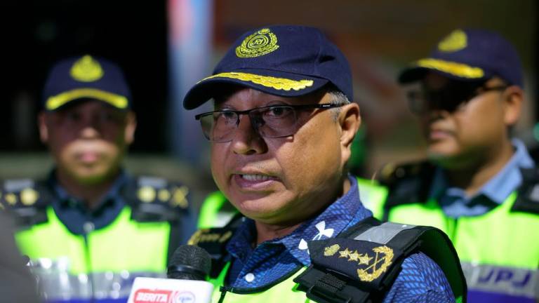 Pengarah Penguatkuasa Jabatan Pengangkutan Jalan (JPJ) Malaysia Datuk Lokman Jamaan ketika sidang media selepas Operasi Bersepadu JPJ WPKL Bil 3/2023 di Bangsar pada Sept 24 2023. - fotoBERNAMA