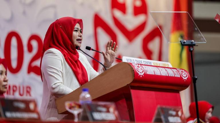 KUALA LUMPUR, 8 Jun -- Ketua Wanita Umno Datuk Seri Dr Noraini Ahmad ketika berucap pada Perhimpunan Agung Wanita Umno sempena Perhimpunan Agung Umno 2023 di Pusat Dagangan Dunia Kuala Lumpur (WTCKL), hari ini.   - fotoBERNAMA