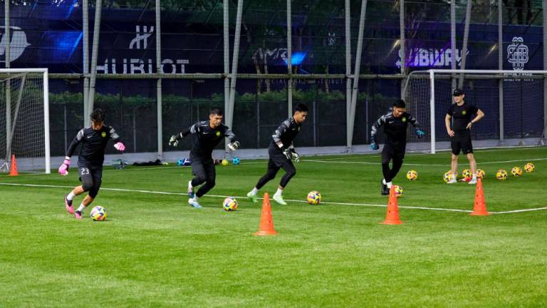 JOHOR BAHRU, 20 March -- The Harimau Malaya goalkeeper actively undergoing training session ahead of the friendly match against Turkmenistan and Hong Kong at the Johor Darul Takzim Training Center (JDT) today. BERNAMAPIX
