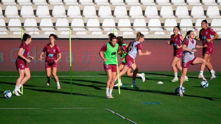 Spain’s forward Mariona Caldentey (C) and teammates take part in a training session in Cordoba on September 25, 2023, on the eve of their UEFA Women Nations League football matches against Switzerland. AFPPIX