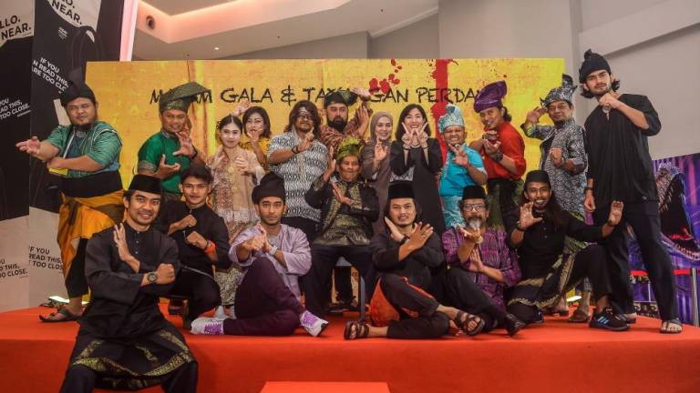 Crew and cast during the gala night premiere. – PICS BY ADIB RAWI YAHYA/THESUN