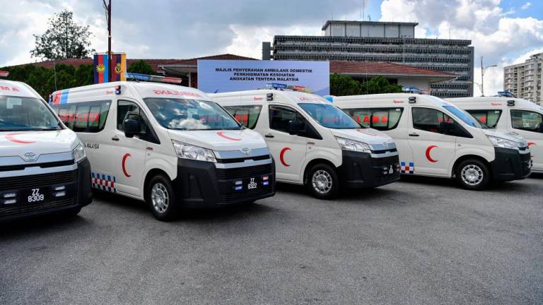 KUALA LUMPUR, 28 Mac -- Ambulans yang baharu diterima ketika Majlis Penerimaan 50 Buah Ambulans Domestik beserta Peralatan Perubatan Jenis B di Padang Kawad Kem Kementah hari ini. fotoBERNAMA