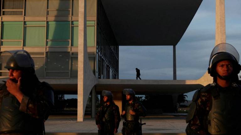 Army soldiers stand guard outside Planalto Palace in Brasilia, Brazil January 11, 2023. REUTERSPIX