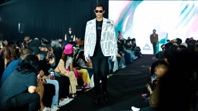 Super Sunday debuted a stunning new collection at KLFW2023. – PICS BY SUPER SUNDAY.