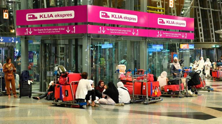 SEPANG, July 7 - A total of 380 prospective Hajj pilgrims were stranded at the Kuala Lumpur International Airport (KLIA) after being cheated by a travel agency. Some of them have paid as much as 16,000 to 35,000 for the packages offered. BERNAMAPIX