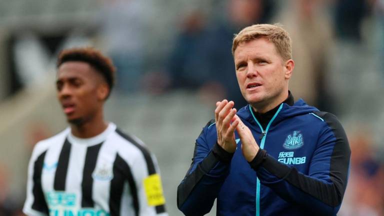 Football - Premier League - Newcastle United v Crystal Palace - St James' Park, Newcastle, Britain - September 3, 2022Newcastle United manager Eddie Howe applauds fans after the match - REUTERSPIX