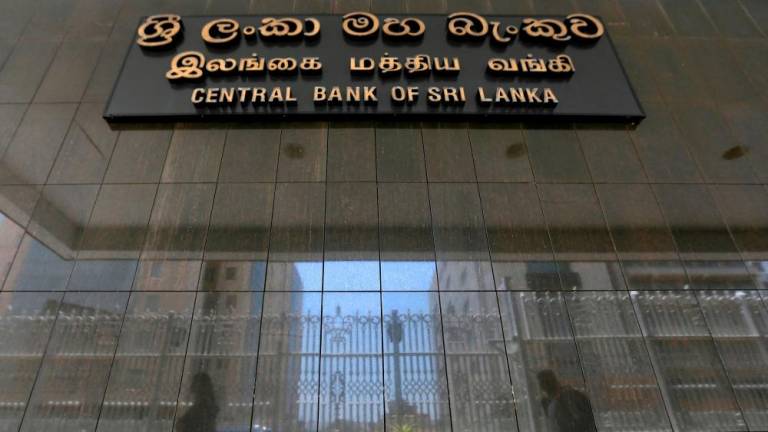 People walk past the main entrance of the Sri Lanka’s Central Bank in Colombo, Sri Lanka March 24, 2017/REUTERSPix