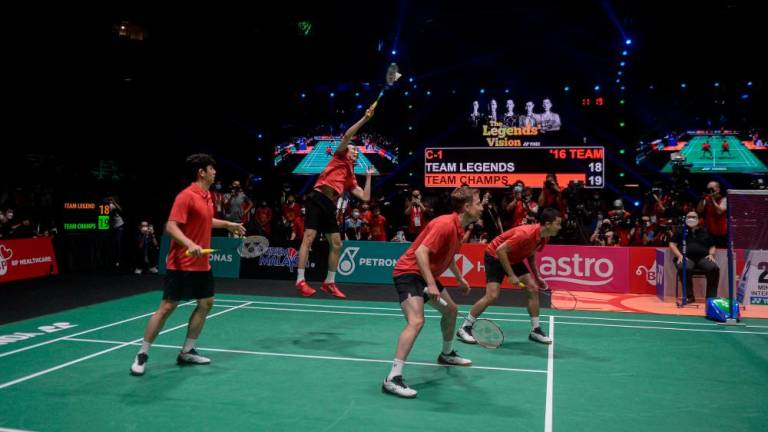 KUALA LUMPUR, July 2-Badminton legends (from left) Lee Yong-Dae, Datuk Lee Chong Wei, Peter Gade and Taufik Hidayat perform at The Legend’s Vision in conjunction with the Petronas Malaysian Open 2022 Championship at Axiata Arena Bukit Jalil today. BERNAMAPIX