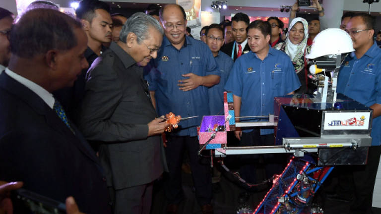 Industry players urged to be active in assisting TVET players: Mahathir