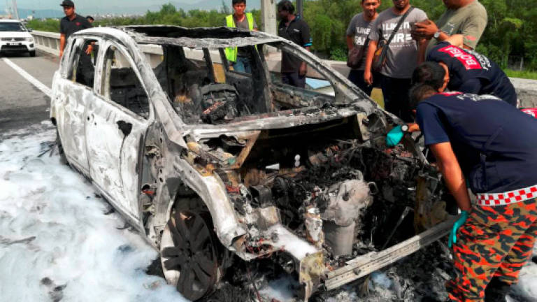 Woman burnt to death in Penang car crash (Updated)