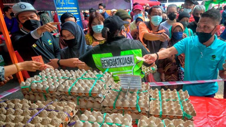 Kuperan said the government must ensure the price of essential items does not go beyond the means of the B40 group. – BERNAMAPIC