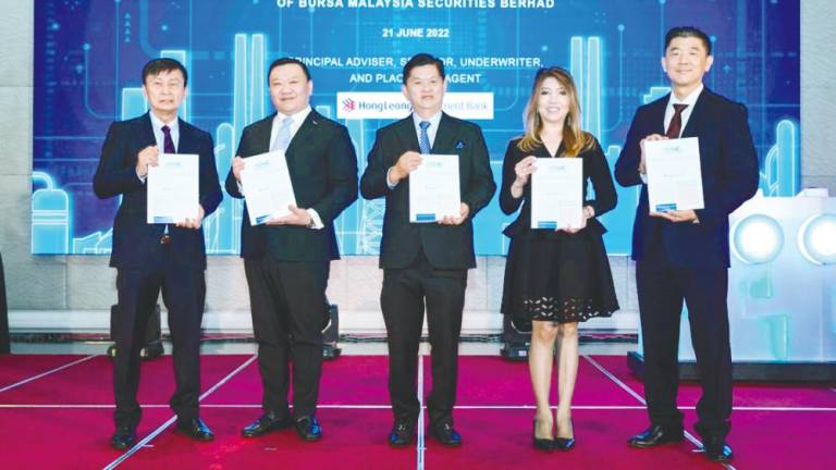 From left: Pan, Ecoscience International Bhd chairman Datuk Tan Yee Boon, managing director Wong Choi Ong, Hong Leong Investment Bank Bhd group managing director/CEO Lee Jim Leng and head of equity markets Phang Siew Loong at the prospectus launch.