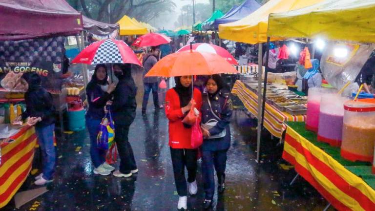 Heavy rain in Kuala Lumpur yesterday put a damper on the PKNS flats Ramadan bazaar in Jalan Kuching on the first day of the fasting month. – WAN MIRZA ISKANDAR/THESUN
