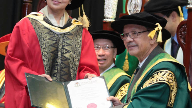 Wawasan Open University confer honorary degree to world famous educator