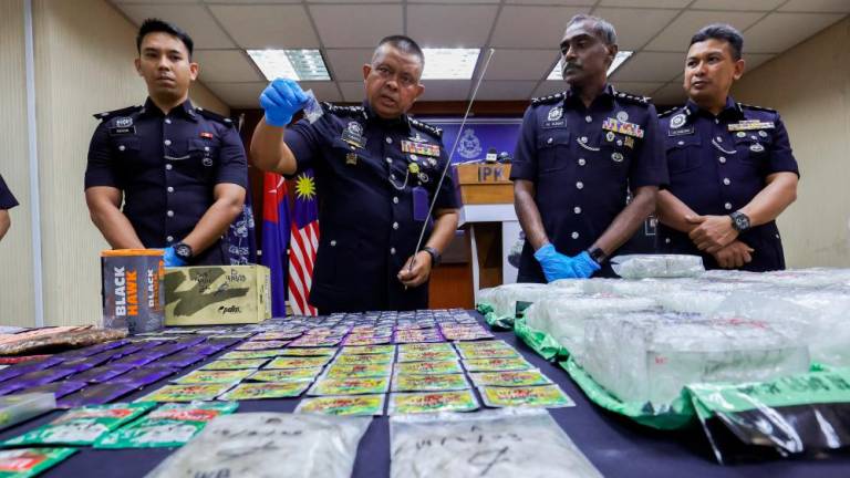 JOHOR BAHRU, 17 March -- Johor Police Chief Datuk Kamarul Zaman Mamat (second, left) with officers on duty showing the various types of drugs that were successfully seized following the demolition of a drug storage store, at a press conference at the Johor Police Contingent Headquarters (IPK) today. BERNAMAPIX