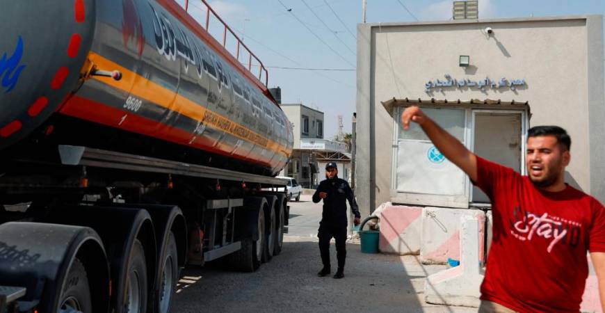 A truck carrying fuel imports for the lone power plant rolls into Gaza, after Israel eased up closures, as ceasefire holds in Rafah in the southern Gaza Strip, August 8, 2022. REUTERSPIX