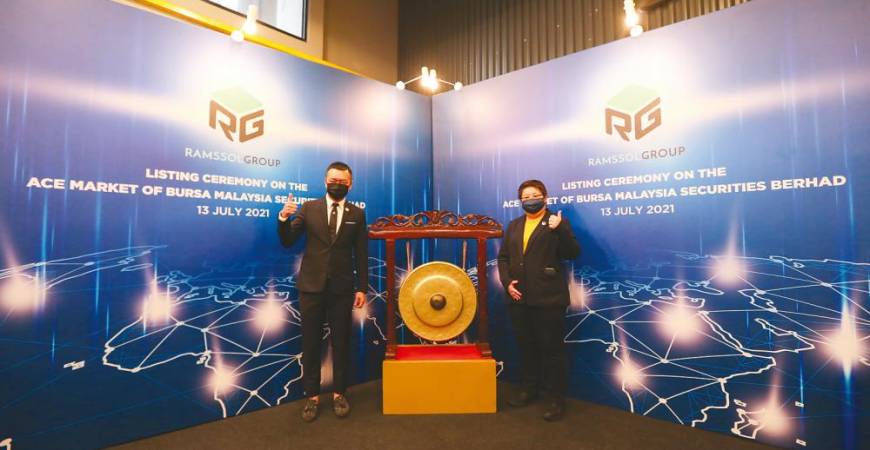 Tan (left) and chief operating officer Lee Miew Lan at Ramssol’s virtual listing on the ACE Market