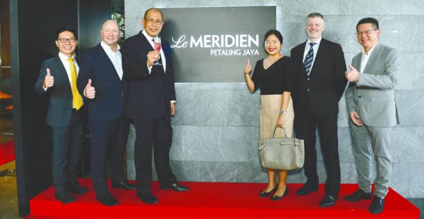 General Manager of Le Méridien Petaling Jaya Christopher Moore (2nd from left) with Marriott International representatives.