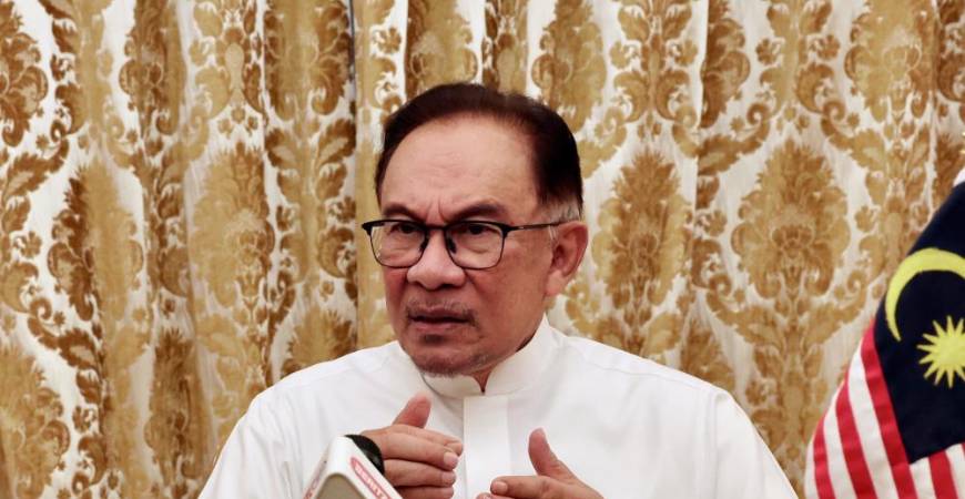 MEKAH, March 22 — Prime Minister Datuk Seri Anwar Ibrahim holds a media conference after meeting with Organisation of Islamic Cooperation (OIC) Secretary General Hissein Brahim Taha. BERNAMAPIX
