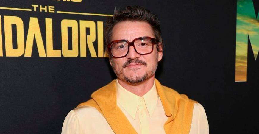 Pedro Pascal used to be more accomodating of fan selfies. – Disney