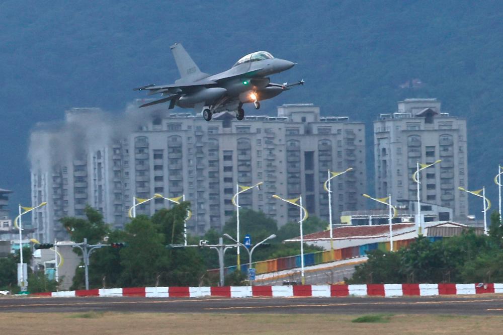 A F-16V lands at the air base in Hualien, Taiwan, August 17, 2022. REUTERSPIX