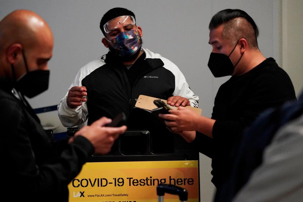 File photo: Travelers wait in line to get tests for the coronavirus disease (Covid-19) at a pop-up clinic at Tom Bradley International Terminal at Los Angeles International Airport, California, U.S., December 22, 2021. REUTERSpix