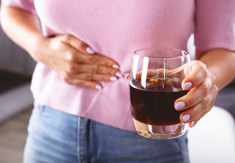 $!Alcohol can dehydrate you, which can worsen menstruation pains. – 123RF