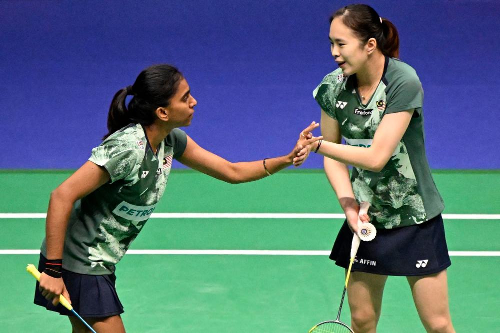 Pearly Tan (R) and Thinaah Muralitharan of Malaysia reacts while playing against Apriyani Rahayu and Siti Fadia Silva Ramadhanti of Indonesia during their women’s doubles final match of the Hong Kong Open badminton tournament in Hong Kong on September 17, 2023. - AFPPIX