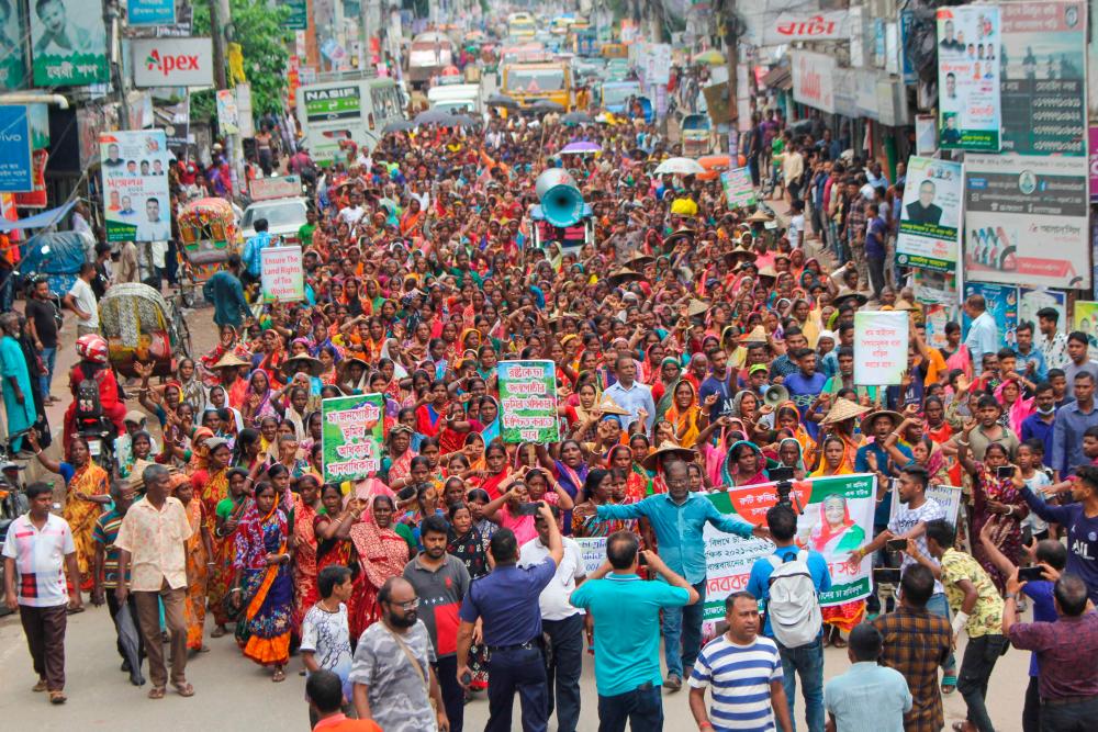 Nearly 150,000 workers at more than 200 Bangladeshi tea plantations went on strike Saturday to demand a 150 percent rise to their dollar-a-day wages, which researchers say are among the lowest in the world/AFPPix