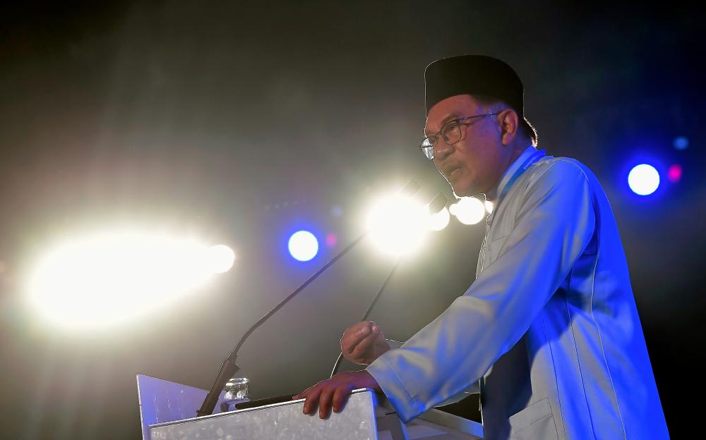 SHAH ALAM, 18 Mac -- Perdana Menteri merangkap Presiden Parti Keadilan Rakyat (PKR) Datuk Seri Anwar Ibrahim ketika ucapan dasar pada Kongres Nasional Khas PKR di Stadium Malawati hari ini. - fotoBERNAMA