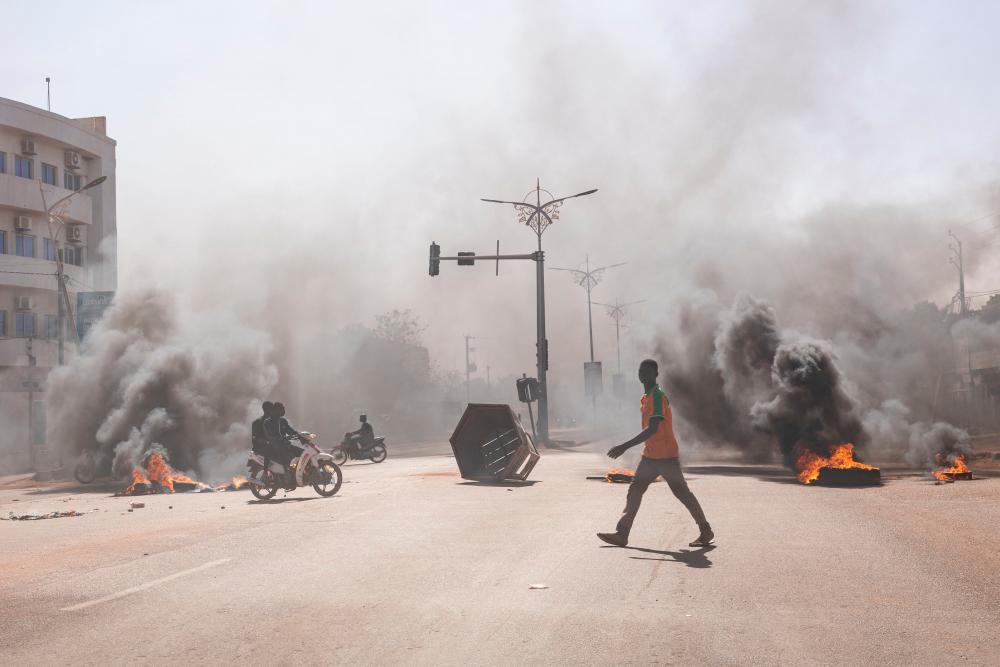 Soldiers mutinied on Sunday in several barracks in Burkina Faso to demand the departure of army chiefs and “more suitable means” to fight against the jihadists who have struck this country since 2015. AFPPIX