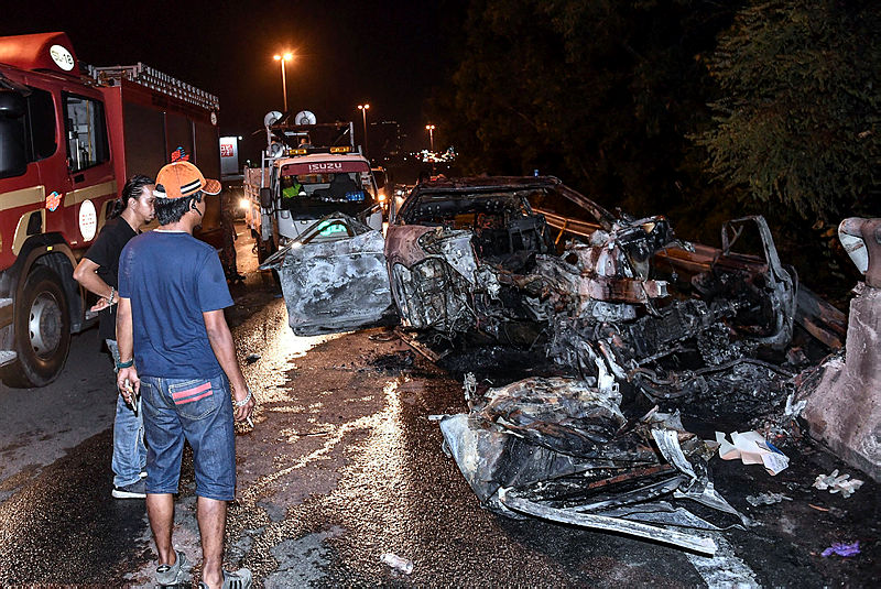 The burnt wreckage of the BMW following a crash which claimed the lives of three people, at the SILK Highway (Kajang-bound), on Feb 5, 2019. — Bernama