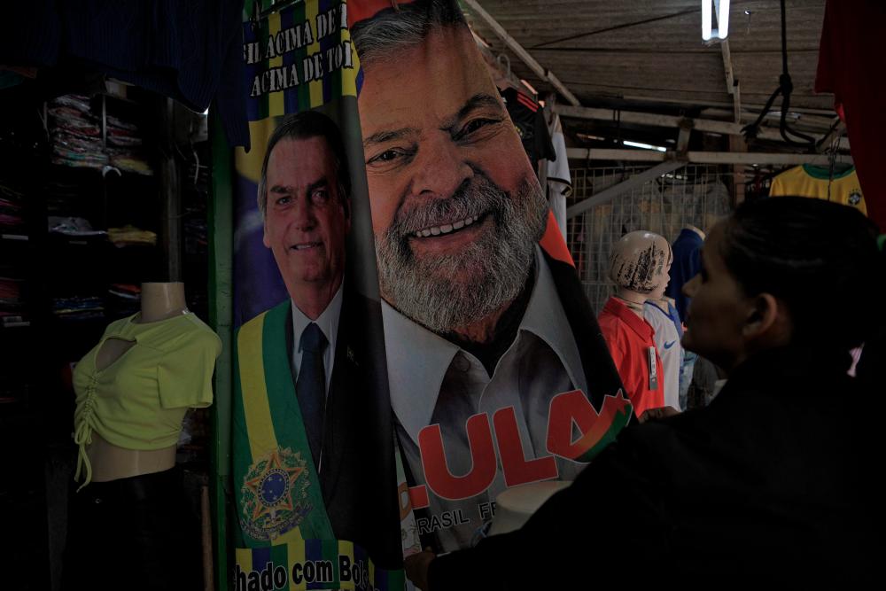 Lula extends lead over Bolsonaro 10 days from Brazil vote