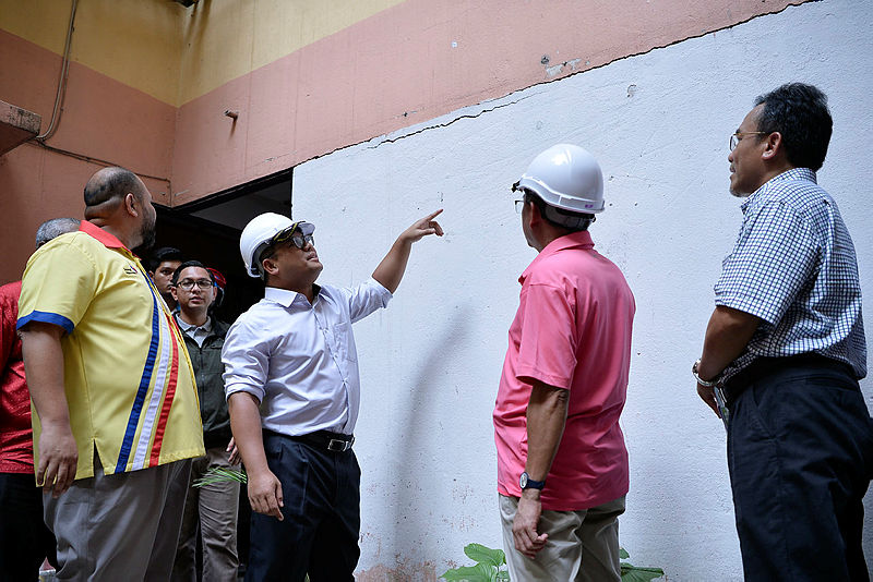 Selangor Mentri Besar Amirudin Shari takes a look at the cracks on Block F of the Taman Keramat Permai apartment, on April 27, 2019. — Bernama
