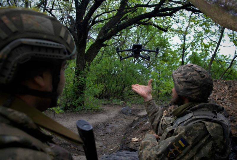 Ukrainian servicemen of a Reconnaissance team flying a drone at a front line near the town of Bakhmut, Donetsk region, amid the Russian invasion of Ukraine//AFPix