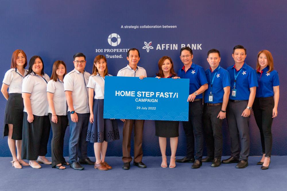 IOI Properties group head of sales, marketing &amp; branding Nicole Lee (fifth from left), Teh (centre), Affin Bank mortgage business managing director Jessie Wong (seventh from left) and mortgage director Simeon Leong (eighth from left) at the campaign announcement.