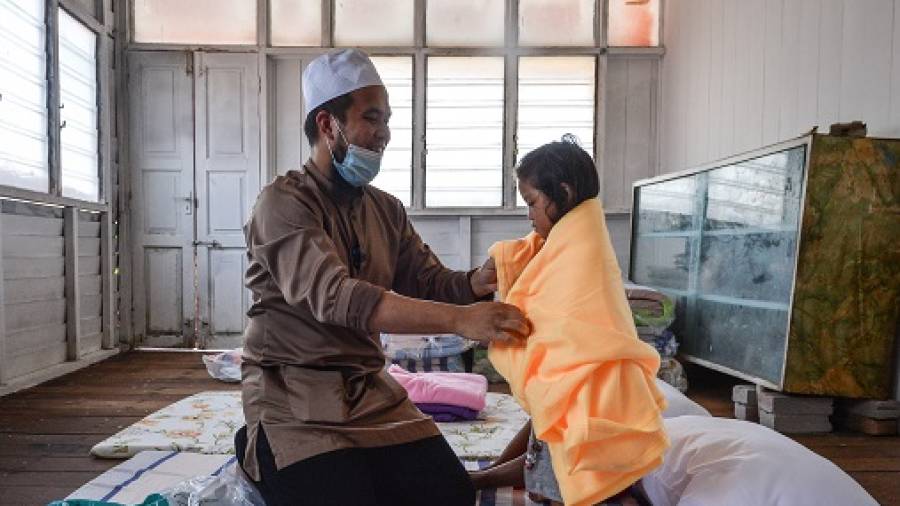 $!Ustaz Ebit Lew - Inspired to help others by stranger’s caring act