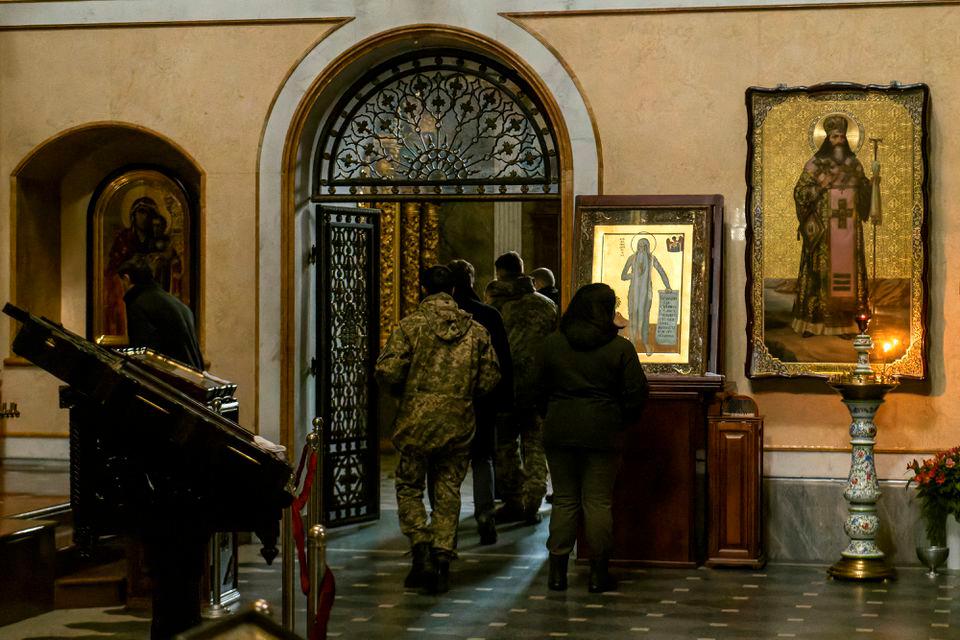 Ukrainian law enforcement officers inspect one of churches of the Kyiv Pechersk Lavra monastery, amid Russia’s attack on Ukraine, in Kyiv, Ukraine November 22, 2022. REUTERSPIX