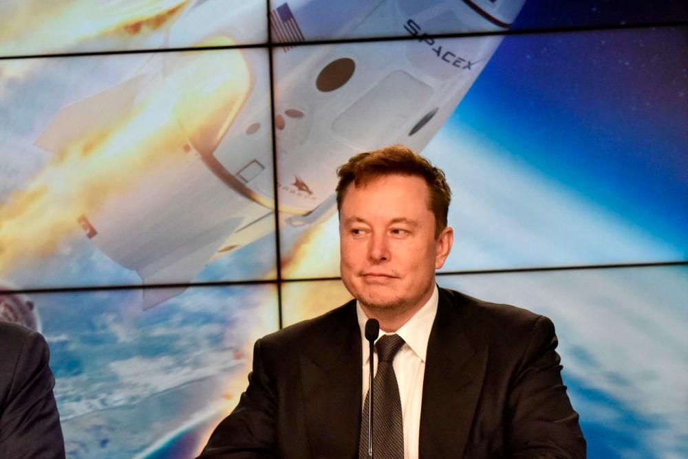 FILE PHOTO: SpaceX founder and chief engineer Elon Musk attends a news conference at the Kennedy Space Center in Cape Canaveral, Florida, U.S. January 19, 2020. REUTERSPIX