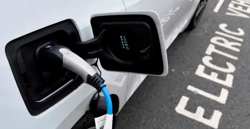 Government To Focus On Developing EV Sector