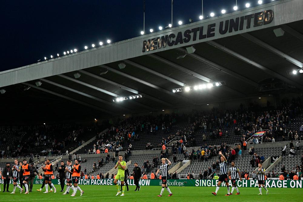 Newcastle players applaud the fans following the English Premier League football match between Newcastle United and Brentford at St James' Park in Newcastle-upon-Tyne, north east England on September 16, 2023. Newcastle won the match 1-0. AFPPIX