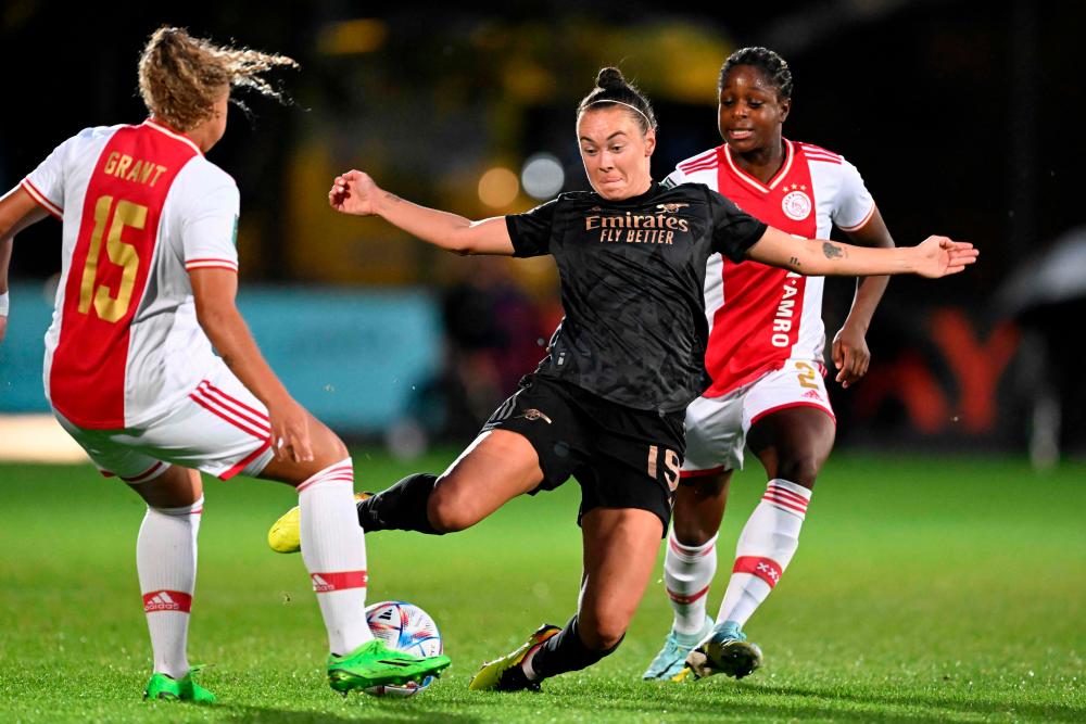 Ajax’s Dutch forward Chasity Grant (L), Arsenal’s Australian forward Caitlin Foord (C) and Ajax’s Dutch defender Liza van der Most (R) fights for the ball during the UEFA Champions League women’s second round football match between Ajax Amsterdam and Arsenal FC at De Toekomst sports complex in Amsterdam, on September 28, 2022. AFPPIX