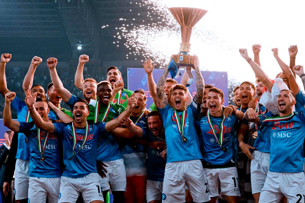 Napoli’s Italian defender Giovanni Di Lorenzo (C) holds the Italian Scudetto Championship trophy as he and his teammates celebrate winning the 2023 Scudetto championship title on June 4, 2023, following the Italian Serie A football match between Napoli and Sampdoria at the Diego-Maradona stadium in Naples/AFPpix