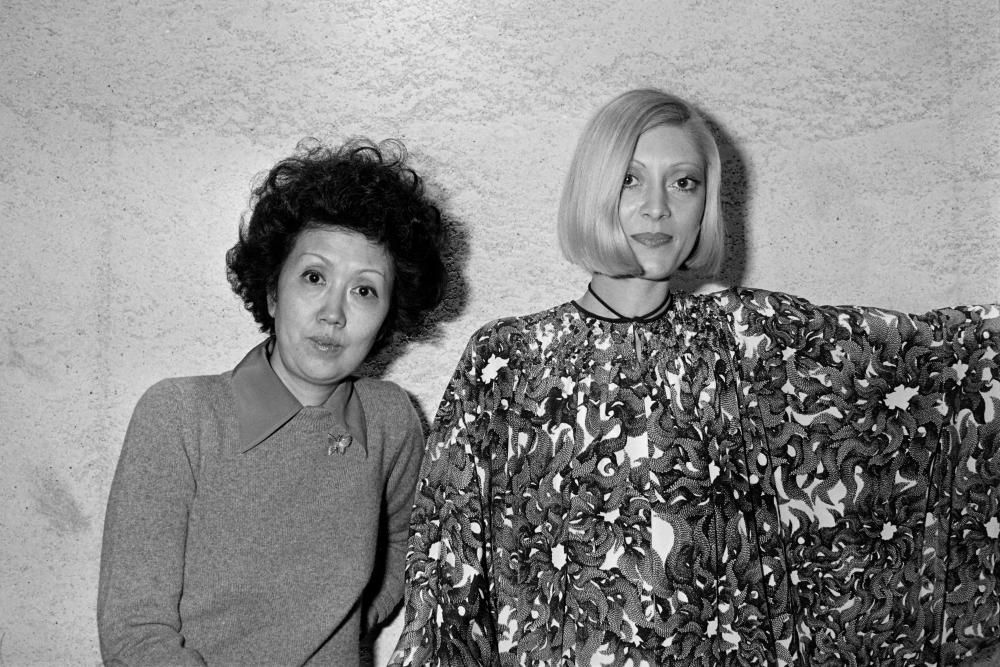 (FILES) This file picture taken on January 26, 1977 shows Japanese fashion designer Hanae Mori (L) with a fashion model wearing clothing from her creations in Paris. AFPPIX